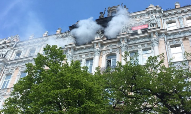 В центре Киева пылает дом Гинзбурга (фото)