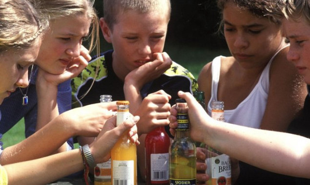 Депутаты Киевсовета попросят Верховную Раду запретить продажу алкоголя в детских комнатах