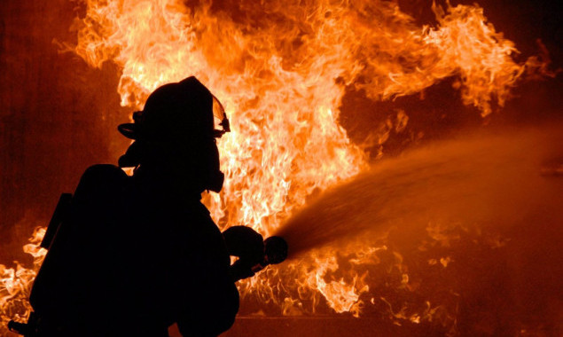 Ночью в Броварах произошел масштабный пожар в общежитии
