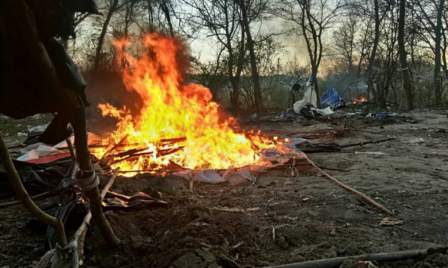 По факту уничтожения лагеря ромов на Лысой горе в Киеве полиция открыла уголовное производство