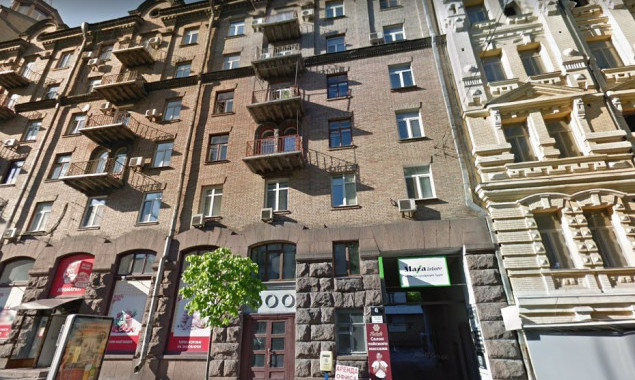 Жильцы дома в начале бульвара Шевченко уже десять лет не могут воспользоваться лифтом