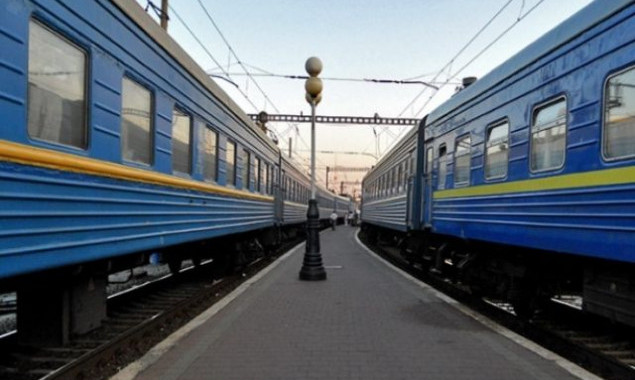 “Укрзализныця” назначила 13 дополнительных поездов на Троицу