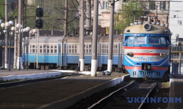 На пригородных поездах Киевщины хотят ввести систему бесконтактной продажи билетов