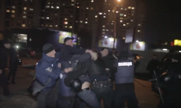 Прокуратура обвинила депутата Киевсовета Новикова в избиении полицейских во время побоища на Ревуцкого