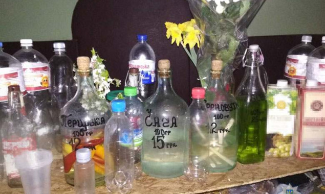 Правоохранители Киева разоблачили точку нелегальной продажи алкоголя на Троещине