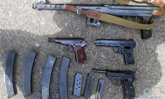 В Киеве задержана группа торговцев оружием (фото, видео)