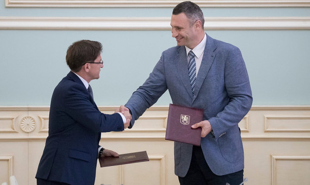 Кличко подписал соглашение с компанией Visa для внедрения инновационных городских проектов