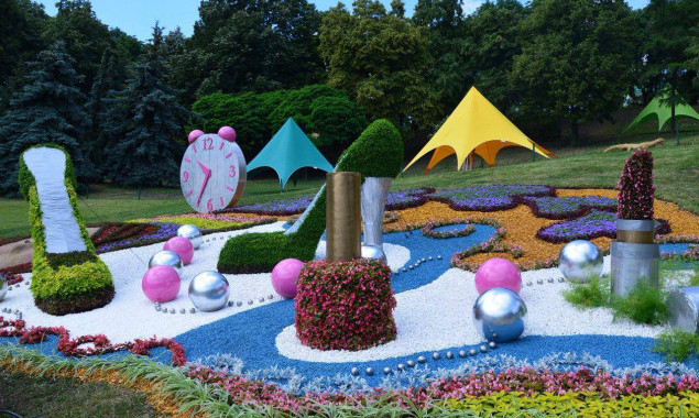 Летняя выставка цветов на Певческом поле установила рекорд (фото)