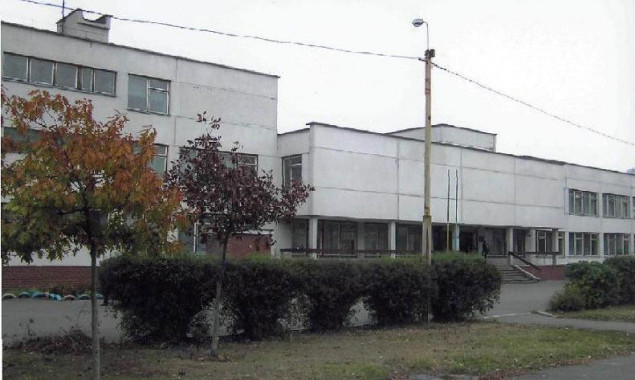 Заявленная три года назад реконструкция спортзалов школы на Дарнице стоит на месте