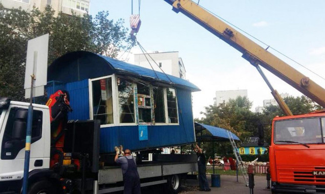 За неделю в Киеве коммунальщики убрали 16 временных сооружений (фото)