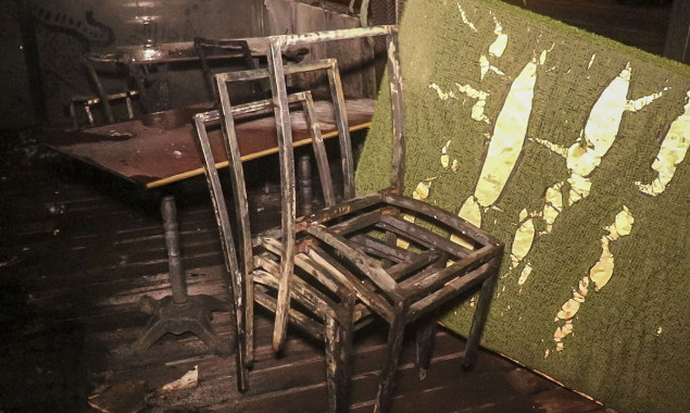 Ранним утром в Киеве на Печерске горел ресторан (фото, видео)