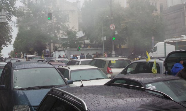 Из-за митинга в центре Киева заблокировано движение четырех маршрутов общественного транспорта (фото)