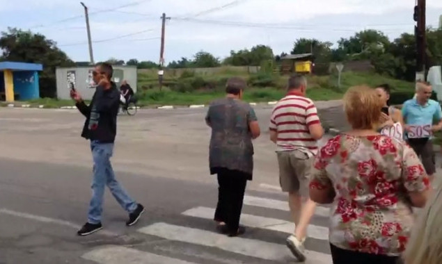 В одном из сел Обуховского района местные жители перекрыли автотрассу (видео)