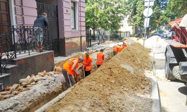 “Киевблагоустройство” насчитало 2,5 тысячи ям, оставшихся после ремонтов коммунальных сетей