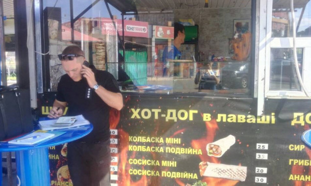 Инспекторы Госпродпотребслужбы проверили более 50 мест продажи шаурмы в Киеве
