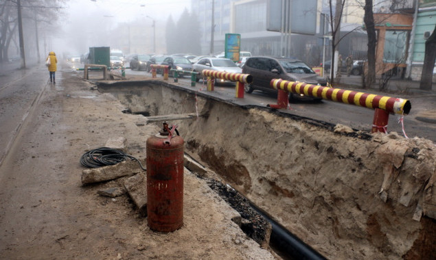 Почти год будут ограничивать движение транспорта на Большой Окружной и проспекте Глушкова в Киеве