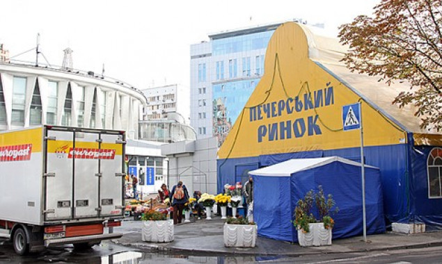 Кличко просят не допустить повышения стоимости аренды торговых площадей на Печерском рынке