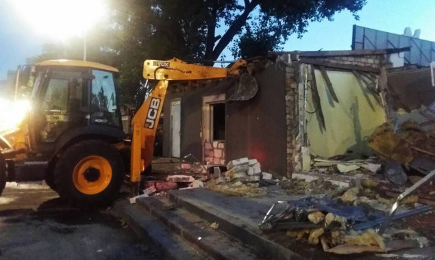 За неделю в Киеве были демонтированы 15 временных сооружений (фото)