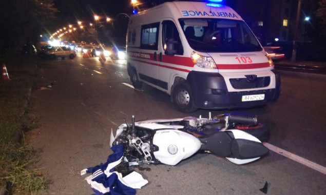 Мотоциклист скрылся, сбив насмерть женщину на Отрадном в Киеве (фото)