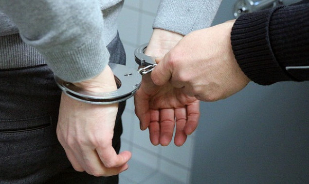 На Киевщине задержан 26-летний мужчина за сбыт оружия и боеприпасов (фото)