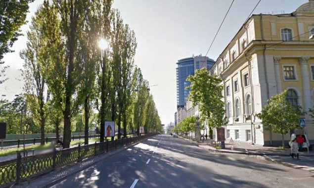 На бульваре Шевченко в Киеве обустраивают полосы общественного транспорта