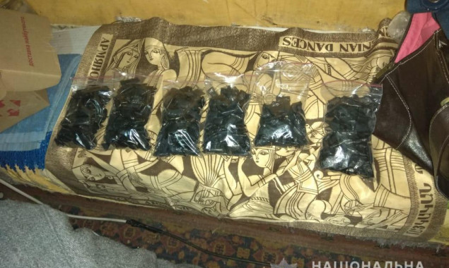 В Киеве полиция задержала торговца наркотиками через закладки (фото, видео)
