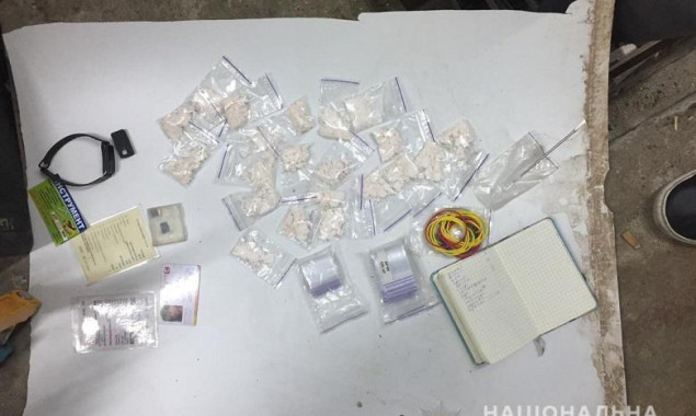 Столичные полицейские изъяли у киевлянина наркотики на 300 тыс. гривен (фото)