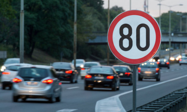 Киевсовет увеличил максимальную разрешенную скорость на ряде столичных дорог (список улиц)