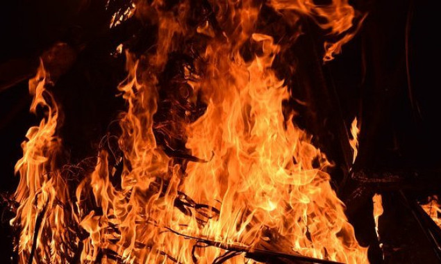 На Киевщине во время тушения пожара в доме пожарные обнаружили тело хозяина