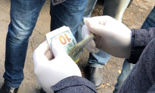 Двух инспекторов Госэкоинспекции на Киевщине подозревают в получении взятки (фото)