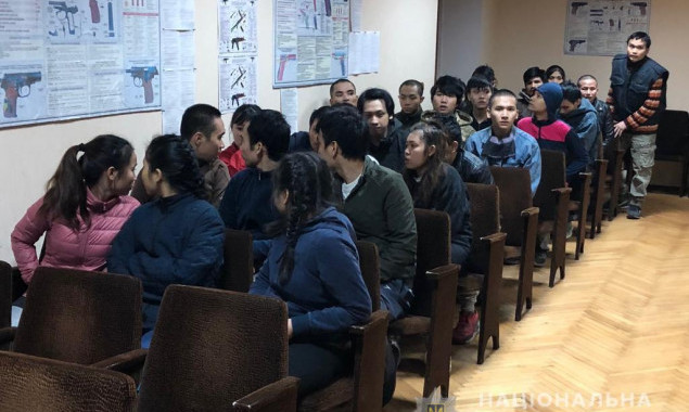 Полиция задержала мужчину, который удерживал 28 вьетнамских нелегалов в Глевахе