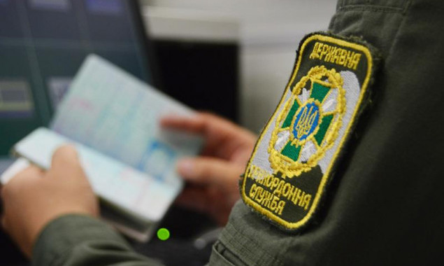 Пограничники КПП “Киев” задержали троих иранцев с поддельными паспортами