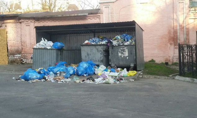 В Киеве действует оперативная линия для жалоб на несвоевременный вывоз мусора
