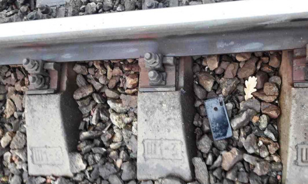 На Киевщине двое мужчин погибли под поездами