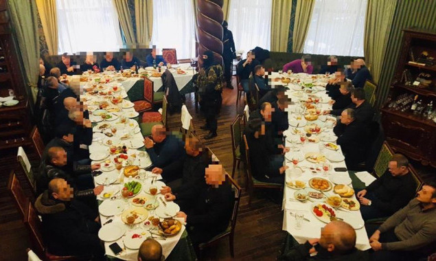 В Киеве полиция помешала проведению “сходки” криминалитета (фото)