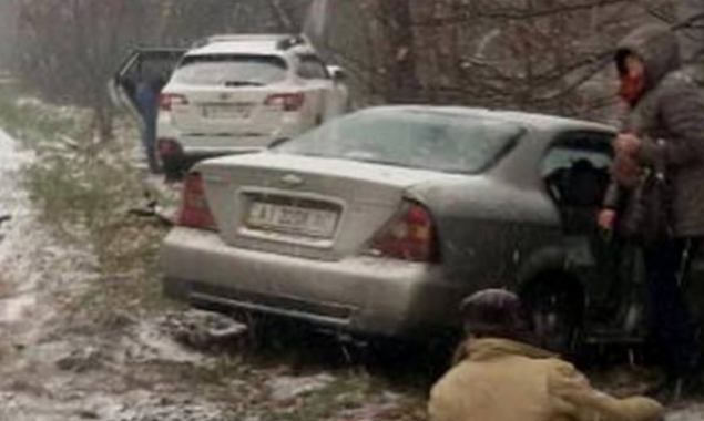 Первый снег в Киеве: столица в пробках, десятки ДТП, общественный транспорт курсирует с задержками