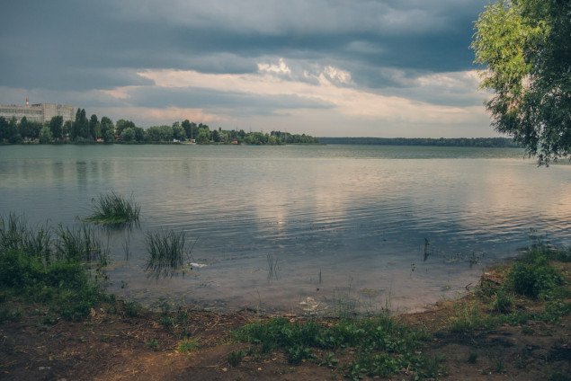 Скандальное столичное КП “Плесо” выделило 32 млн гривен частной фирме на благоустройство озера, где вместо этого добывают песок - СМИ