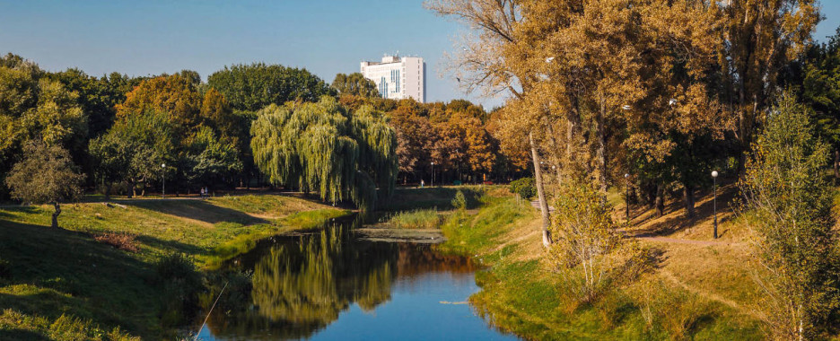 “Киевзеленстрой” заказал за 42 млн гривен благоустройство озера в недавно открытом после капремонта парке