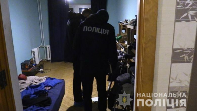 На улице Васильковской в Киеве молодой человек убил двух женщин в своей квартире и выбросился из окна (фото, видео)