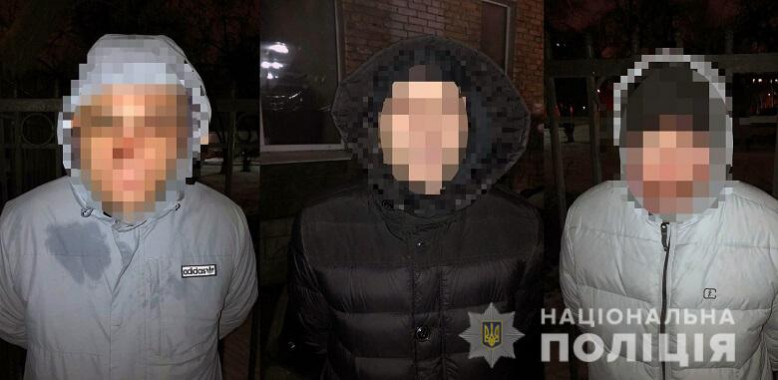 Группу домушников поймали сразу после ограбления в Шевченковском районе Киева (фото, видео)