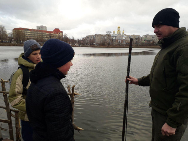 Подростки помогли Киевскому рыбоохранному патрулю выявить браконьерские снасти