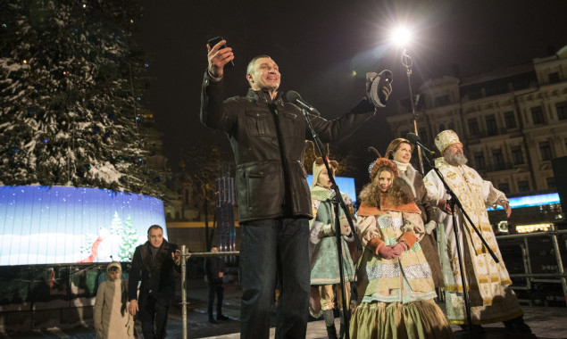 Кличко принял участие в церемонии зажжения огней на главной новогодней елке Украины