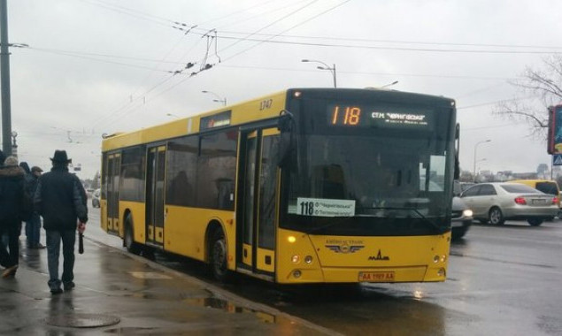 С завтрашнего дня в Киеве три автобусных маршрута изменят пути следования (схемы)