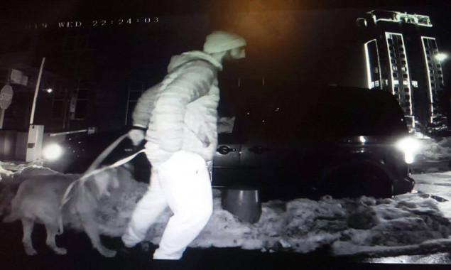 Полиция Киева разыскивает подозреваемого в убийстве мужчины на Печерске (фото, видео)