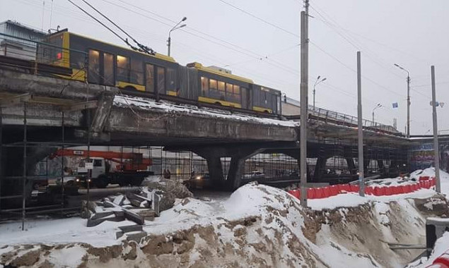 Шулявский мост в Киеве снова ремонтируют 
