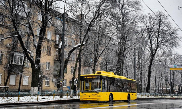 Из-за пожара в Киево-Печерской лавре заблокировано движение троллейбуса