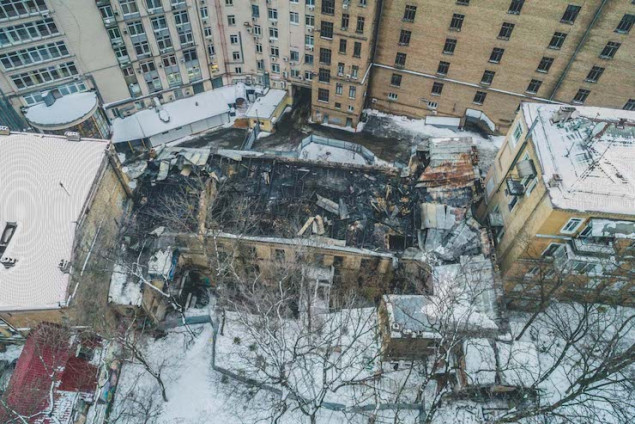 Сгоревшую старинную усадьбу на Грушевского в Киеве ранее суд лишил статуса памятника архитектуры