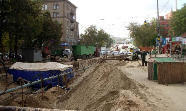 После работ “Киевэнерго” в Соломенском районе осталось около 300 разрытий