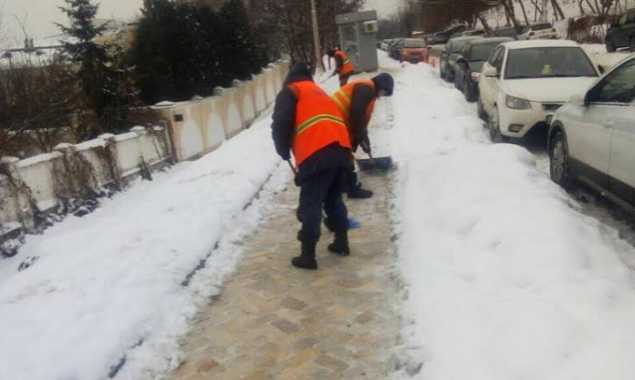 В столице дежурит 383 единицы снегоуборочной и вспомогательной техники, - КГГА