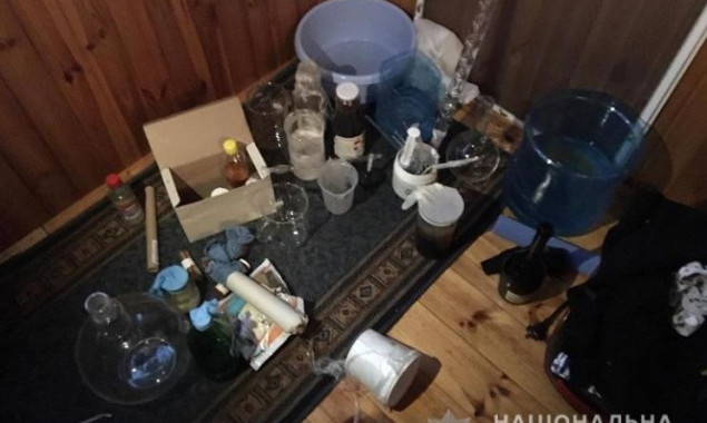 В киевской квартире полицейские выявили нарколабораторию (фото, видео)